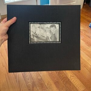 Beautiful unused scrapbook / album black with 10 pages clear sheet protectors